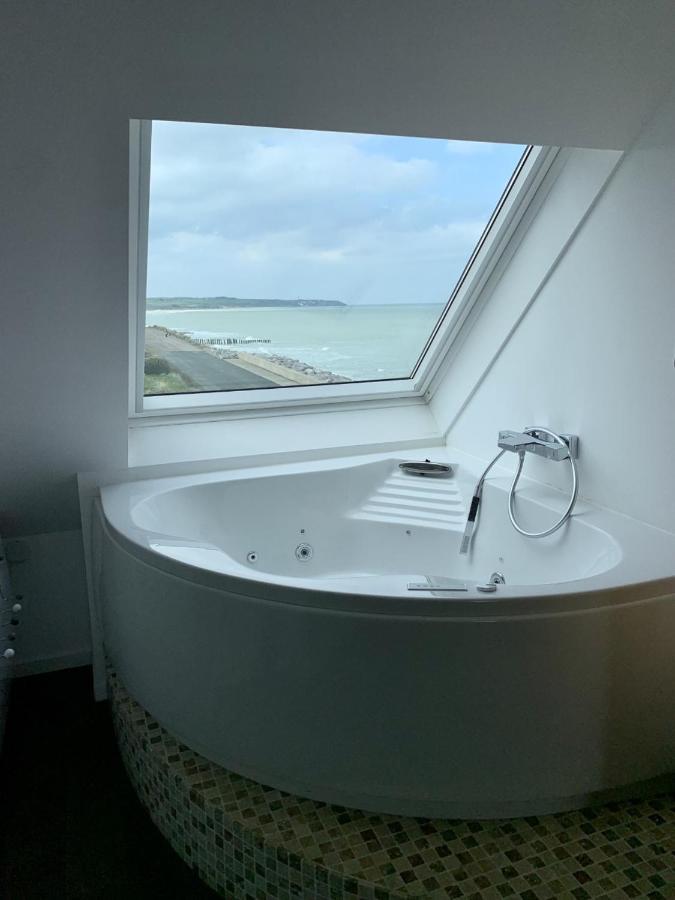 Duplex Avec Jacuzzi Vue Imprenable Sur La Baie De Wissant Apartment Exterior photo